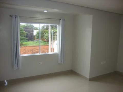 Dúplex 3 Dorm. en Loma Merlo, Luque - Alquiler (foto 3)