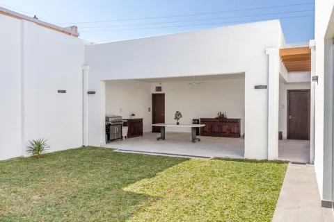 VENDO CASA EN ASUNCION BARRIO MBOCAJATY COD 6690